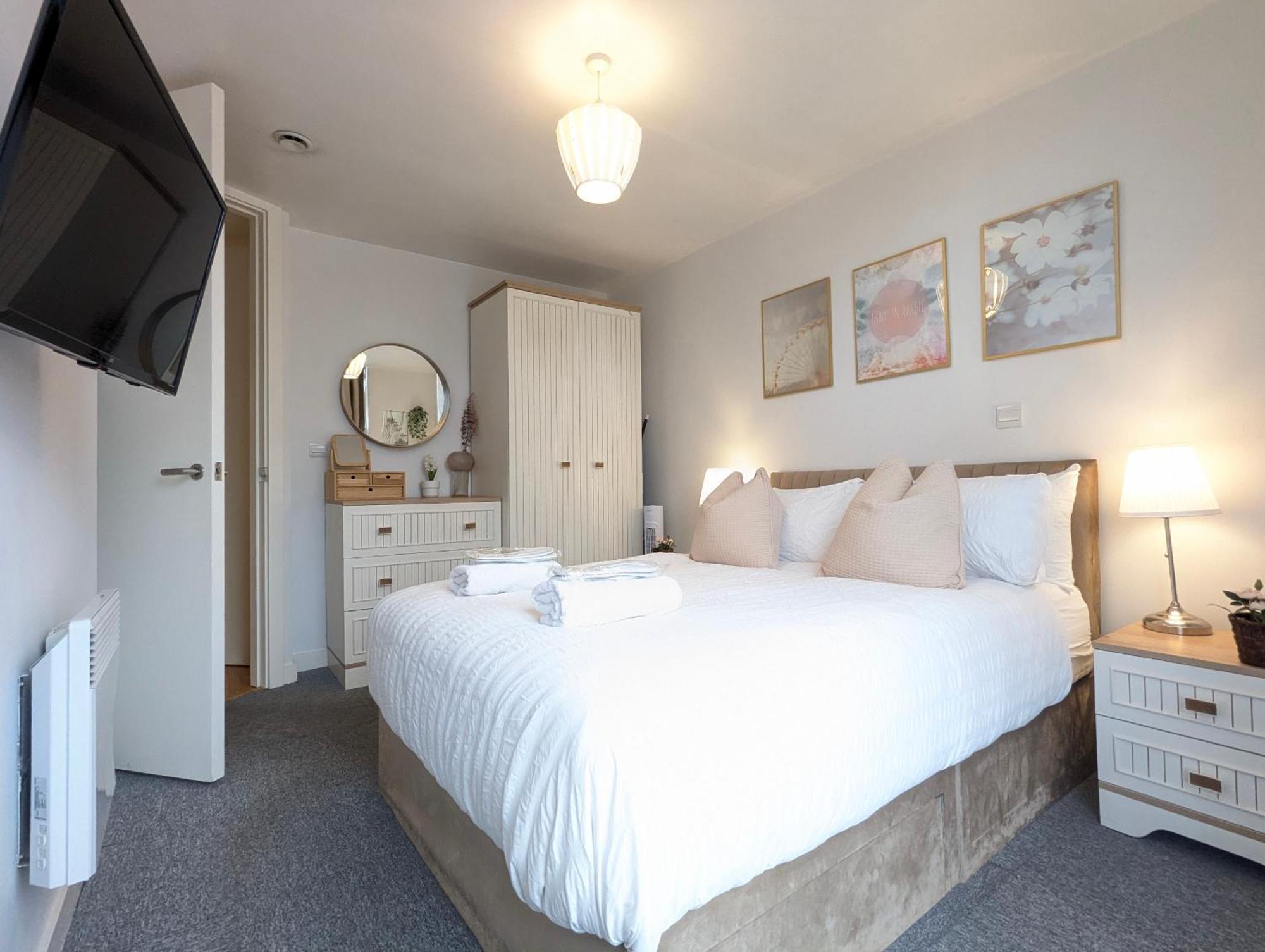 Centre Morden 1-bedroom Near Dock *