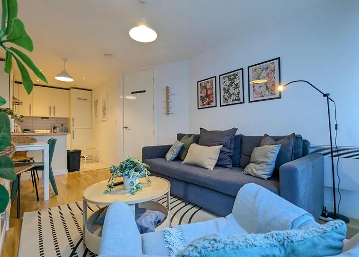 City Centre Morden 1-Bedroom Apt Near Dock
