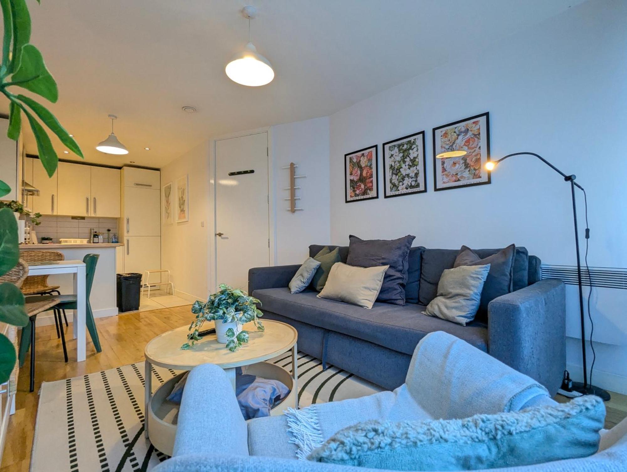 Centre Morden 1-bedroom Near Dock Apartment Liverpool