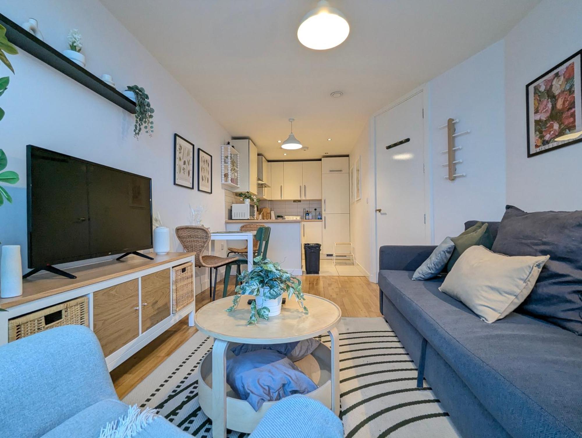 Centre Morden 1-bedroom Near Dock Liverpool