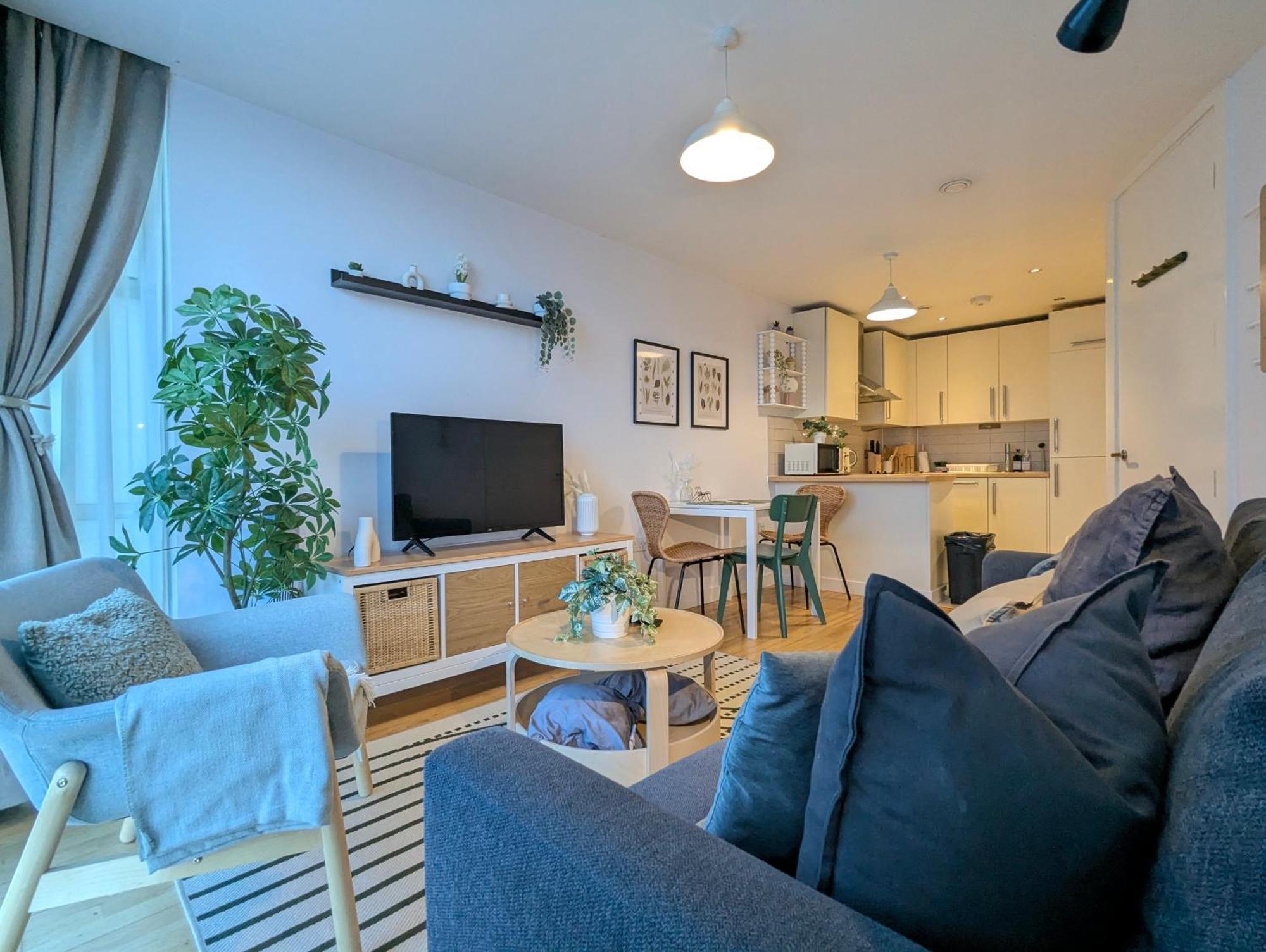 Centre Morden 1-bedroom Near Dock Apartment Liverpool