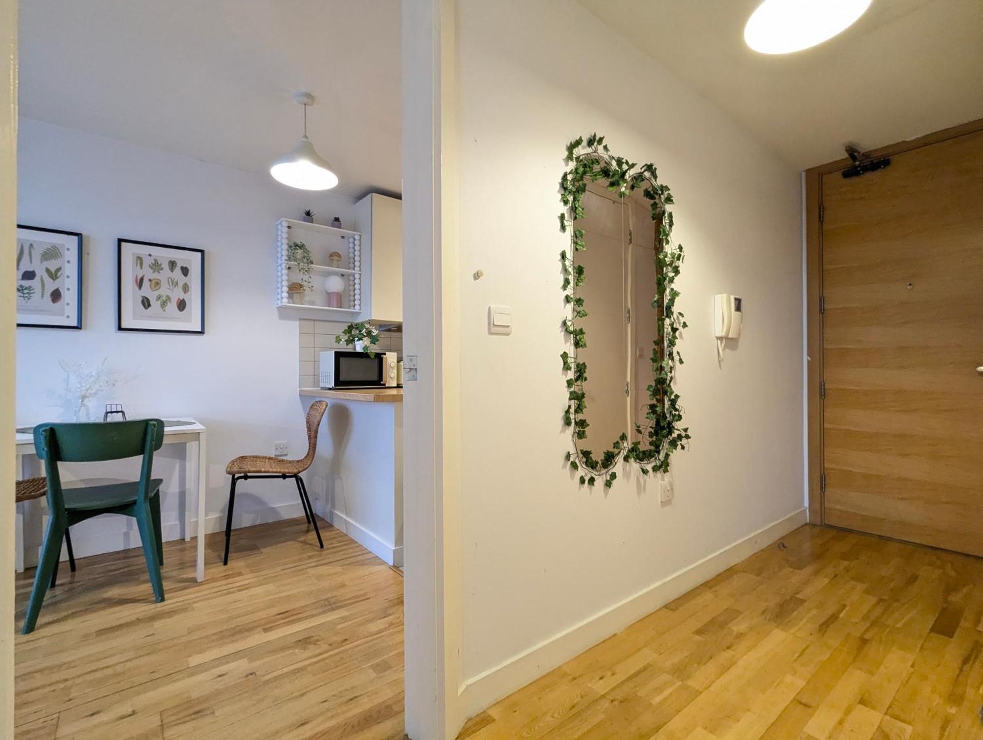 Centre Morden 1-bedroom Near Dock * Liverpool