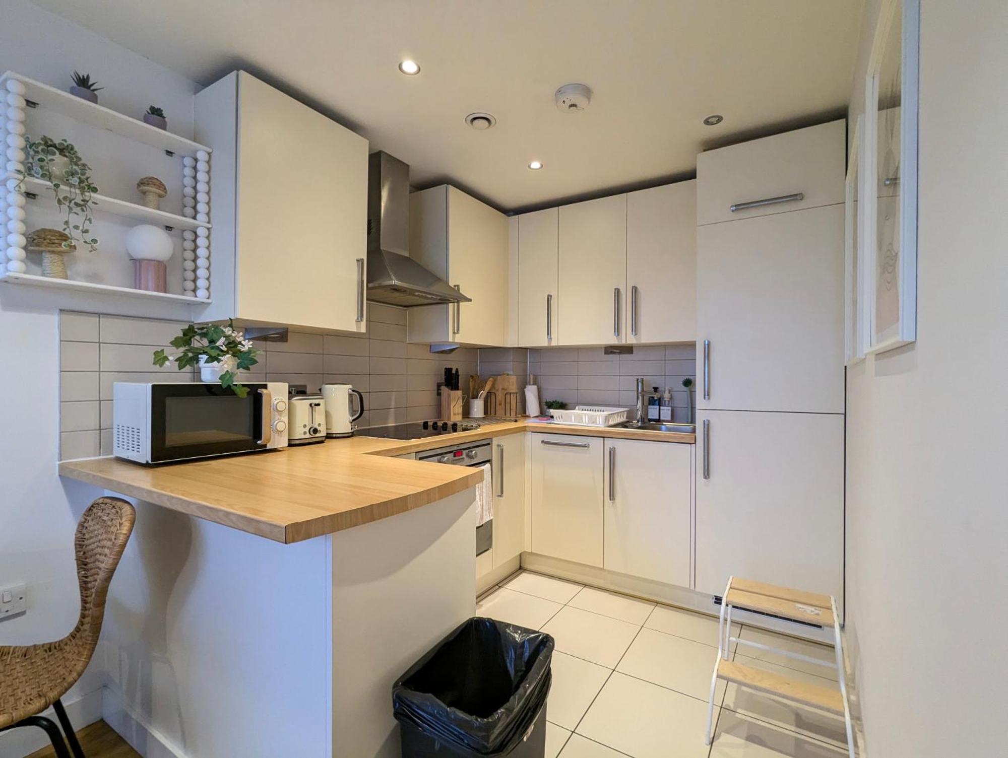 Centre Morden 1-bedroom Near Dock