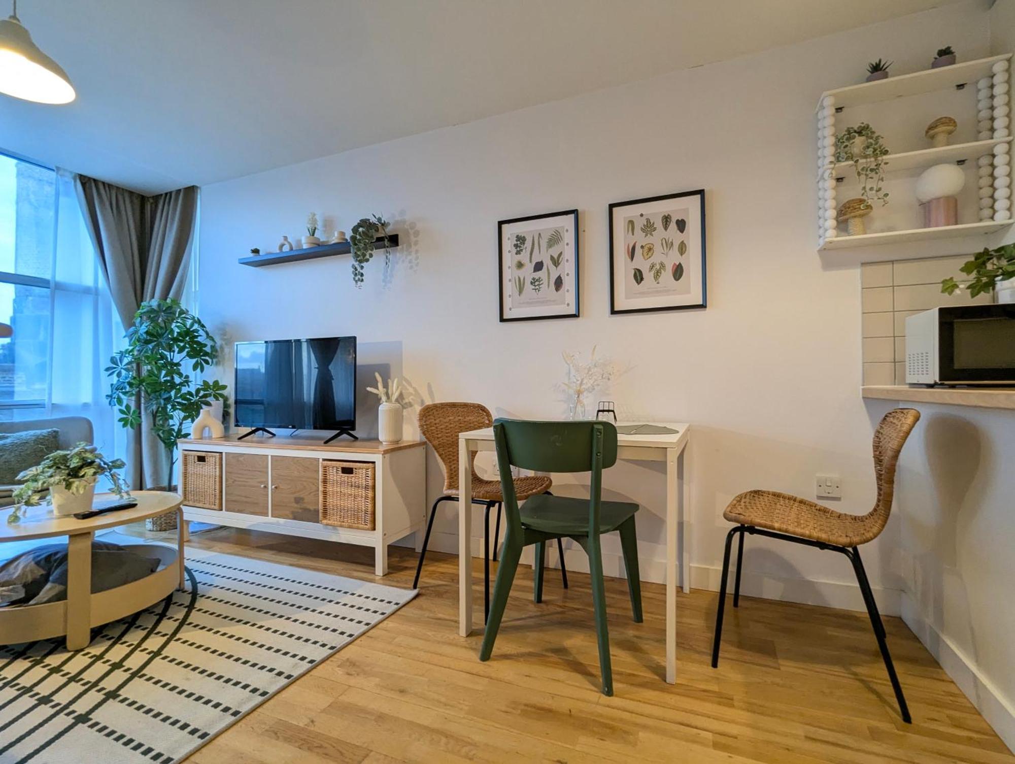 Centre Morden 1-bedroom Near Dock Apartment Liverpool
